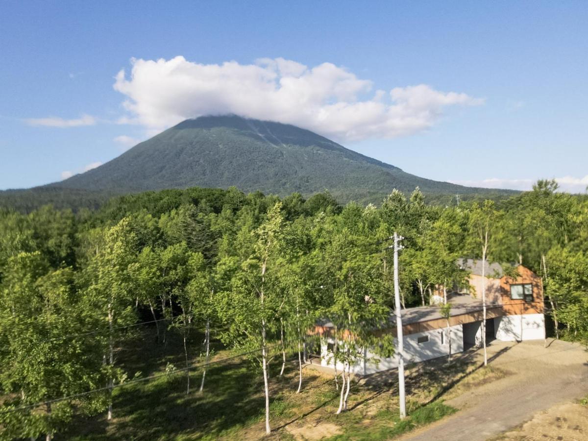 Coboushi ハナレ Guest House Niseko Bagian luar foto